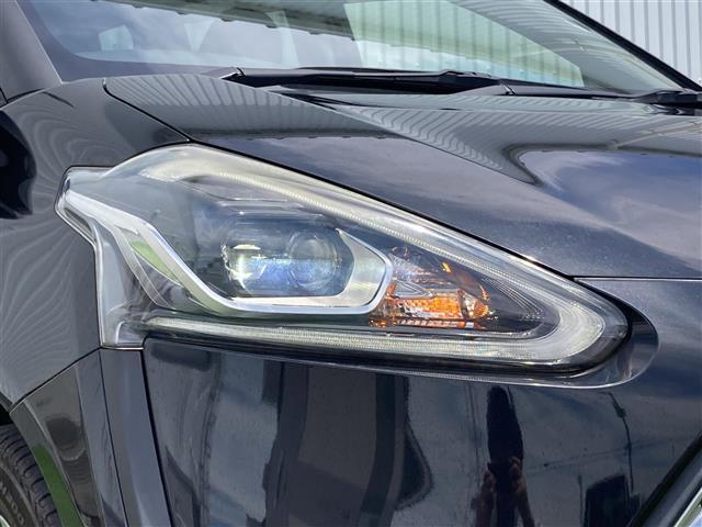 【ライト・ランプ】ワレもなく綺麗な状態なので、悪天候や夜間の走行も視界良好で安心してお乗りいただけます。ヘッドライト・ホイール・フロントガラスなど色々な部分コーティングをご用意しております！