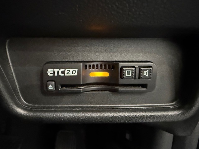 【ETC】便利なETC車載器も装備！高速道路の料金所もスムーズに通過できます。今や必須の装備ですね！お客様用にセットアップをしてのお渡しとなります！