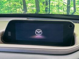 【メーカー純正ナビ】インテリアに溶け込むスタイリッシュな「専用設計」メーカーナビを装備♪視認性や操作性など基本性能にも優れ、より上質なカーライフをお楽しみいただけます。