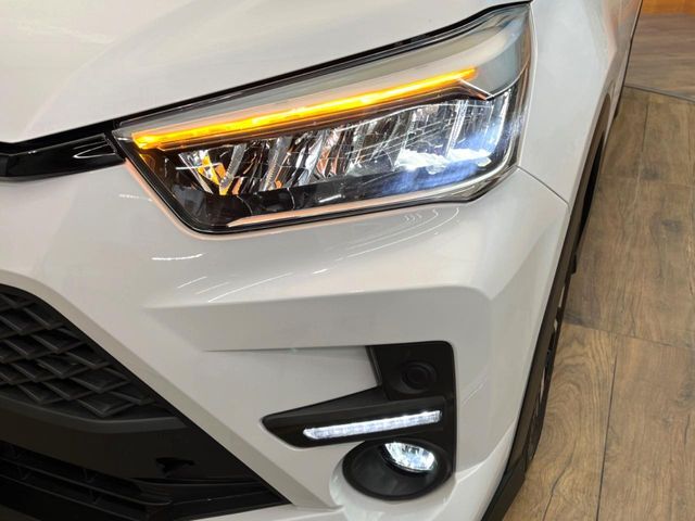 【シーケンシャルターンランプ付きLEDヘッドライト】人気の『流れるウィンカー』付きのLEDヘッドライトを装備♪高級感はもちろん、点灯時は存在感たっぷりで他車からも認識されやすく安心です。