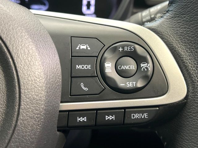 【レーダークルーズコントロール】高速道路での長距離走行が楽に！！自動で速度を保つクルーズコントロールが、衝突軽減システムと連携し、前方の車両を感知して車間を保つように速度調節してくれます！！