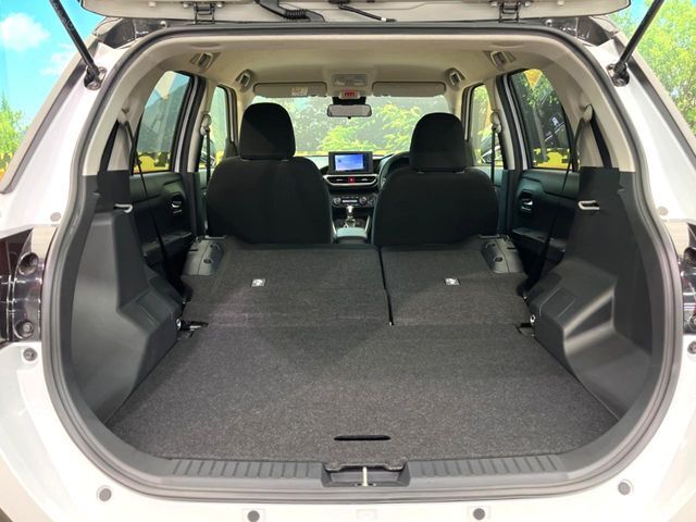 普段のお買い物や通勤、送迎等に十分な荷室スペースを確保しております。セカンドシートを倒すと、大きな荷物の積載も可能です♪