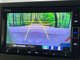 【バックカメラ】駐車時に後方がリアルタイム映像で確認できます。大型商業施設や立体駐車場での駐車時や、夜間のバック時に大活躍！運転スキルに関わらず、今や必須となった装備のひとつです！
