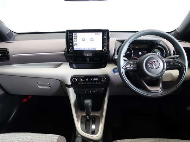 操作性とデザイン性を重視した運転席廻りと各種スイッチやメーター類です！