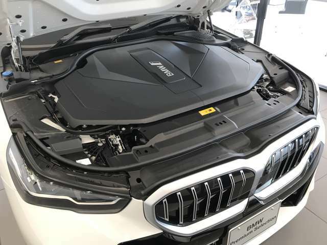 【ご納車前点検】BMW認定中古車は100項目の箇所を徹底的にチェック致します。機械的な箇所や電気系、コンピューターなどをご納車前に点検し、交換基準に達した部品は全て新品に修理返品した後にご納車致します。