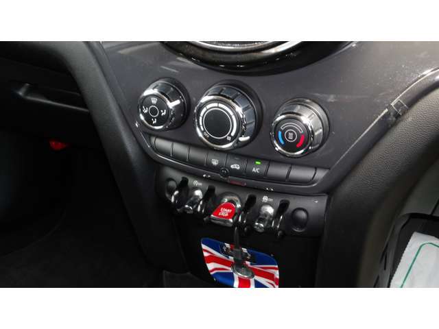 ■特典14■展示車は約100台です■希望のお車が展示場になくても提携オークション会場からお客様の希望に合った年式、予算、色、装備等ぴったりのお車を探してきます■