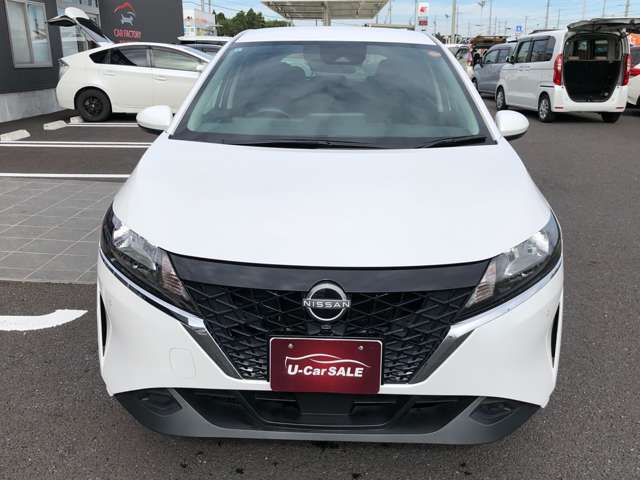 天候に左右されないショールーム内でお車を見て頂くこともできます♪♪ご希望のお車が外にありましたらスタッフにお申し付けください。