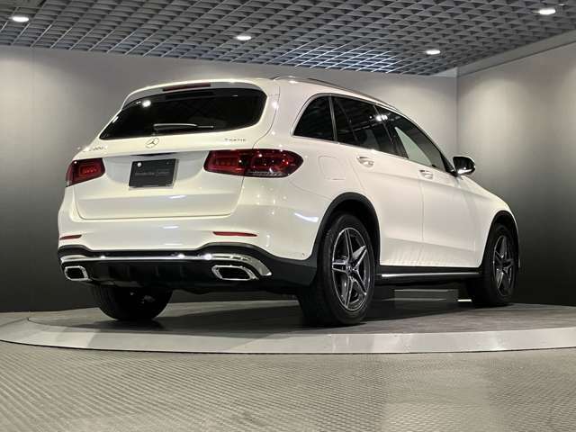 当社は専用ブースでボディコーティング＆スリックコートの施工を行っています。愛車をキレイに保つためにおすすめのサービスになっております。