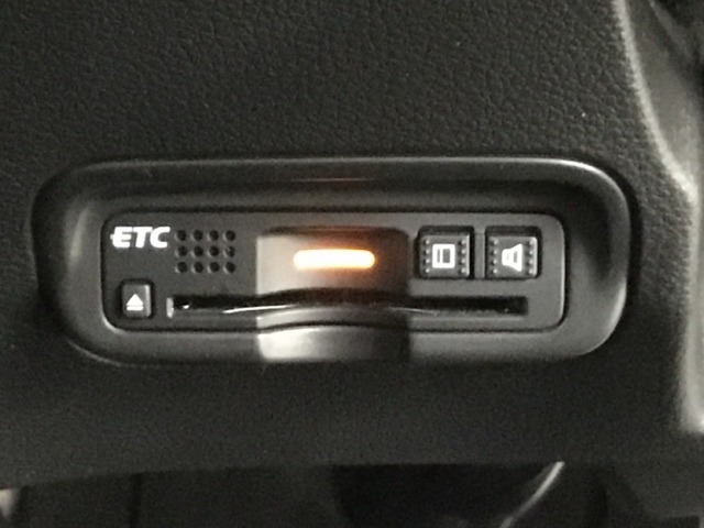 ETCが付いてます。ETC搭載車しか通過できないスマートICが利用できるようになりますよ！現在スマートICの設置箇所も増えてきているので、高速道路利用の幅が広がりますね☆