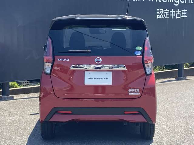 スッキリとした　リヤ廻り　ガラスも大きく視界は良好です
