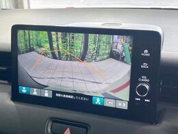 【バックカメラ】駐車時に後方がリアルタイム映像で確認できます。大型商業施設や立体駐車場での駐車時や、夜間のバック時に大活躍！運転スキルに関わらず、今や必須となった装備のひとつです！