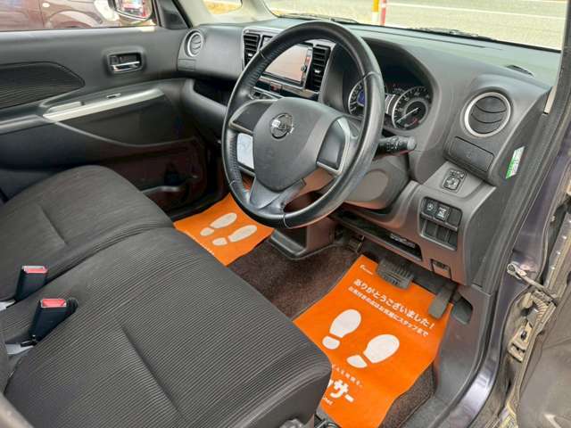 運転席廻りです☆小郡車輌ってどんなお店なの？！ってかたは口コミをチェックしてみてください☆当社ユーザー様より生のお言葉を掲載させて頂いております☆お店選びのお手伝いになれば幸いです！