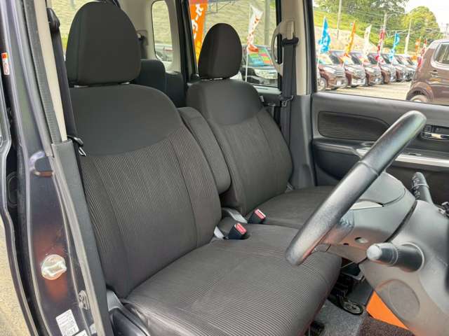 運転席廻りです☆小郡車輌ってどんなお店なの？！ってかたは口コミをチェックしてみてください☆当社ユーザー様より生のお言葉を掲載させて頂いております☆お店選びのお手伝いになれば幸いです！