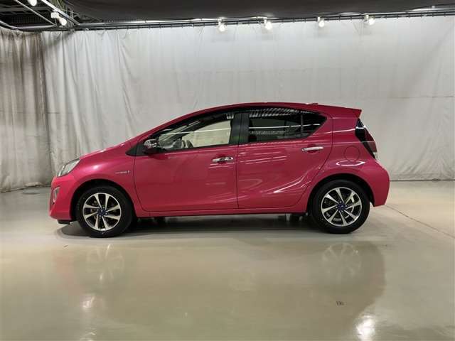 女性に人気のコンパクト自動車！初心者でも運転しやすく小回りもききます！