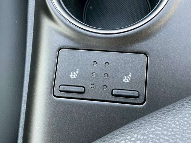 【シートヒーター】シートヒーターはエアコンよりも温まるのが早いので冬場の運転には必須ですね♪