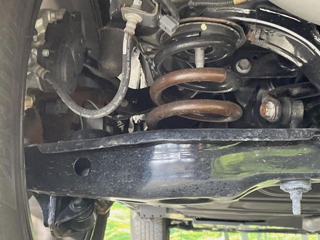 お車を安心してお乗りいただく為には、足回りの定期点検が欠かせません。サービスサポート（有償保証）では無料点検もご提供しており、安心のカーライフをお過ごしいただけるサポート体制が整っています。