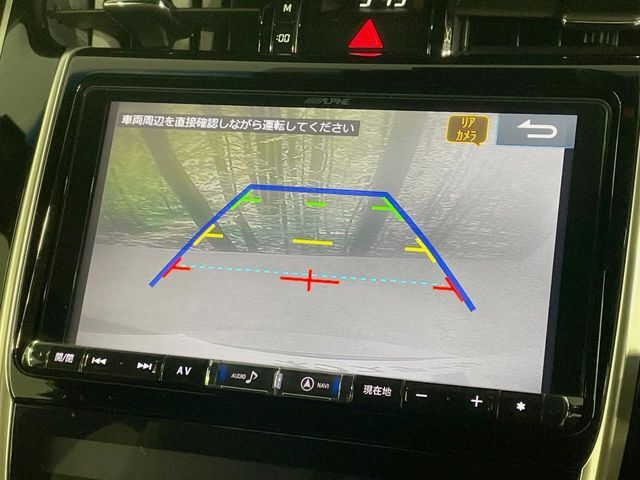 【バックカメラ】駐車時に後方がリアルタイム映像で確認できます。大型商業施設や立体駐車場での駐車時や、夜間のバック時に大活躍！運転スキルに関わらず、今や必須となった装備のひとつです！