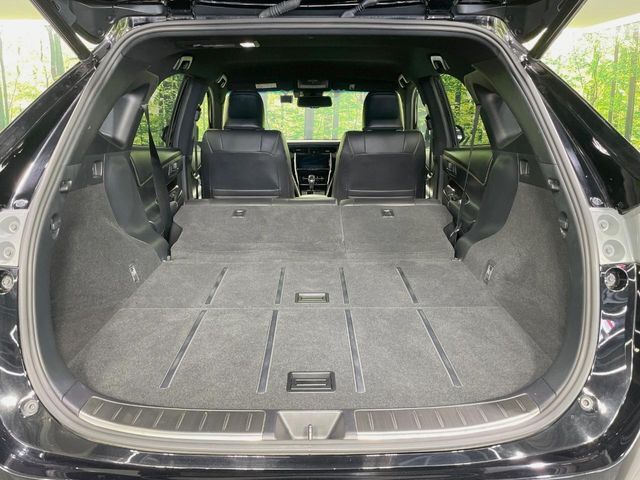 後席を格納すると、これだけの広さが！シーンに合わせたシートアレンジで、大きな荷物も積むことが出来ます♪