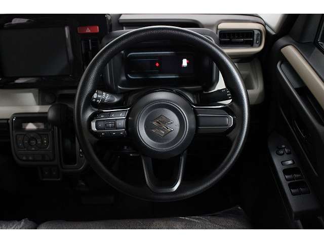積載車も所有していますので、万が一の時でも当店スタッフにてお車の無料引き取りも行っております。
