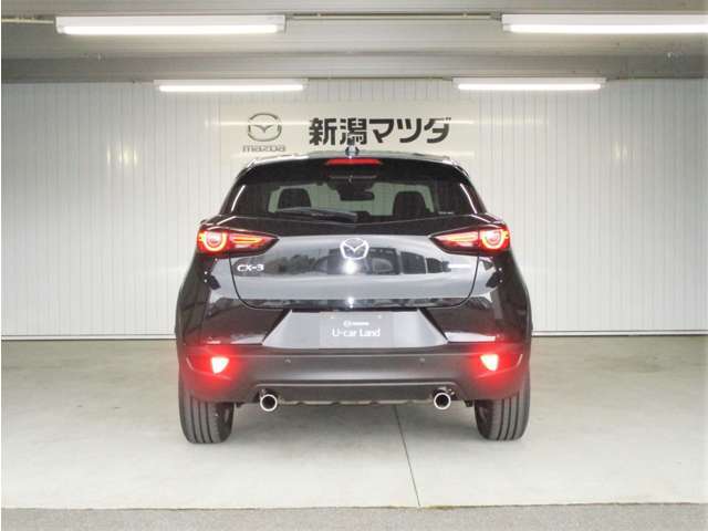 納車前にしっかりと車両のクリーンアップを行います。小傷の修理や塗装につきましても、お気軽にお問い合わせください。