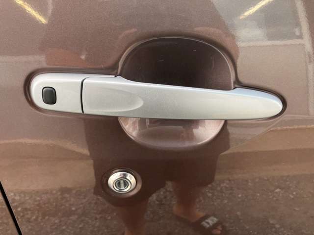 お車の状態は内外装共にとても綺麗な状態を保っておりますので私共でも自信を持ってお薦め出来る1台です！！