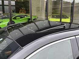 高額オプション110,000円の電動サンルーフ付き！開放感のあるドライブをお楽しみいただけます。