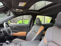 高額オプション110,000円の電動サンルーフ付き！開放感のあるドライブをお楽しみいただけます。