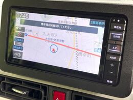 【純正ナビ】人気の純正ナビを装備。オーディオ機能も充実しており、Bluetooth接続すればお持ちのスマホやMP3プレイヤーの音楽を再生可能！毎日の運転がさらに楽しくなります！！