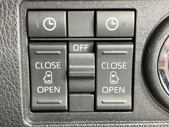 【両側パワースライドドア】スマートキーや運転席のスイッチで後席両側スライドドアの開閉が可能♪電動だから力を入れてドアを開ける必要が無く、小さなお子様でも簡単に開け閉めでき快適です♪