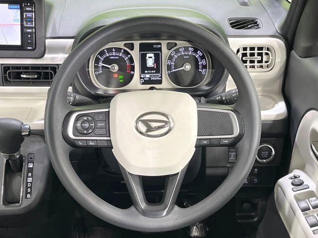 ステアリングも使用感が少なく、きれいな状態となっております♪