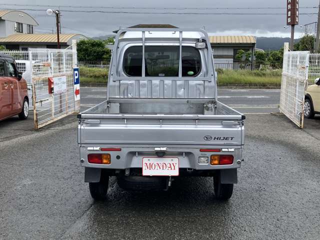 田んぼや悪路に嬉しい4WDですよ。