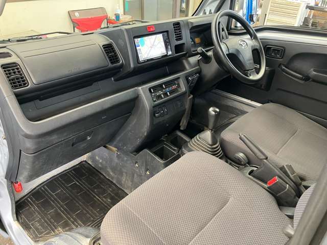 リクライニングとクッション性のいいシートのおかげで、運転していても疲れないですよ。