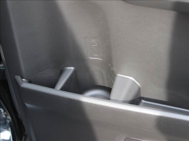ドリンクフォルダは後部座席にも装備しております！