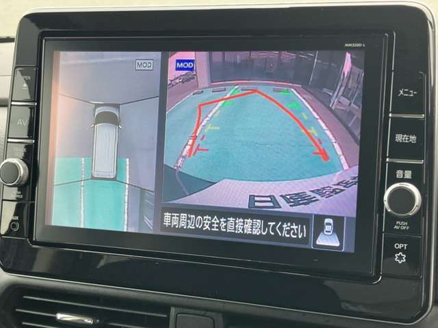 アラウンドモニター、上空から見下ろしているかのような映像をディスプレイに映し出し、スムースな駐車をサポートします。さらに、人や自転車など周囲に動くものがいる場合には、表示とブザーで注意を促します。