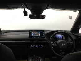 フロントガラスが大きく、ワイドな視界で運転もしやすくなるように設定されています。