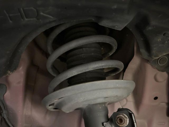 お車を安心してお乗りいただく為には、足回りの定期点検が欠かせません。サービスサポート（有償保証）では無料点検もご提供しており、安心のカーライフをお過ごしいただけるサポート体制が整っています。
