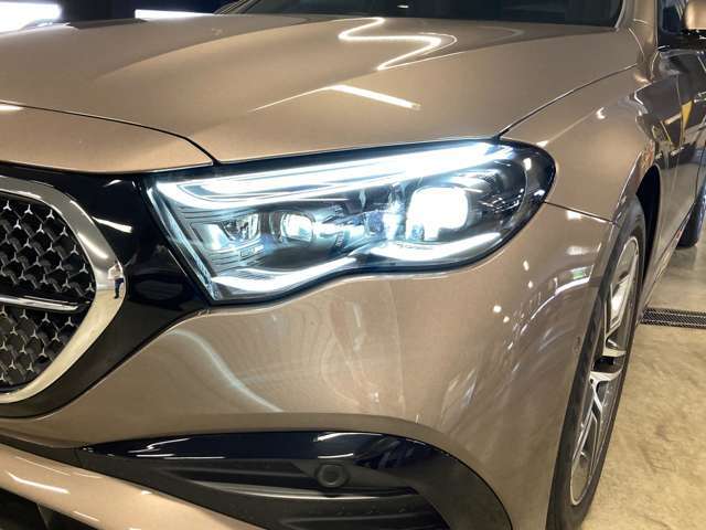 認定中古車はお車の経過年数や走行距離により1年もしくは2年間保証を付帯しております。「認定中古車保証」はメーカー保証です。全国のメルセデス正規販売店で保証を受けることができます。