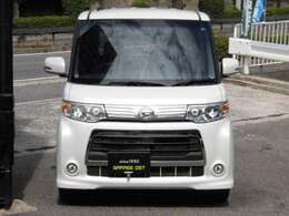 人気のタントカスタムが、パールホワイトで、後期モデルで、電動スライドドアで、社外ナビで、フルセグTVで、Bluetoothで、スマートキーで、HIDヘで、車検たっぷり残ってすぐ乗れて驚きの価格＾＾