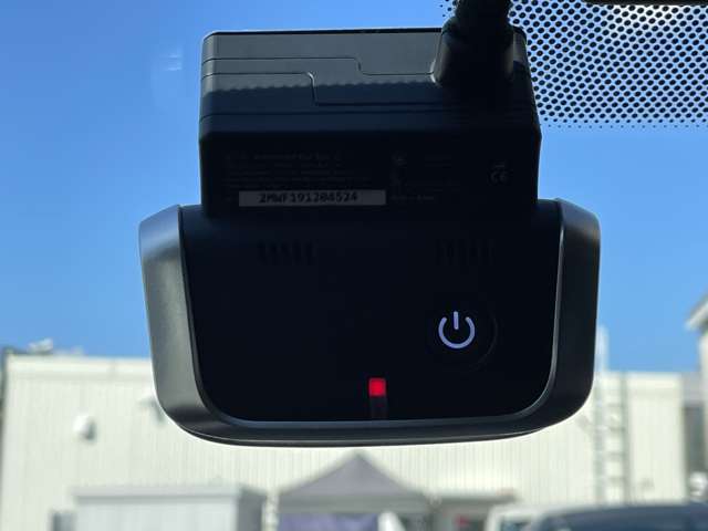 LIBERALAでは多種多様の車種をご用意させていただいております。お客様がご納得いくまで、そのお車の持つ特性を五感すべてで感じ取っていただける場をご提供します。