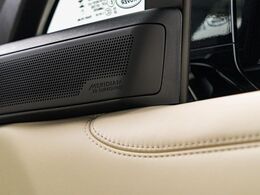 MERIDIANは英国のプレミアムオーディオブランドです。重低音から高音域までしっかりと再現でき、コンサートのような臨場感溢れる音響空間を実現します。どうぞ店頭にてご体感ください。