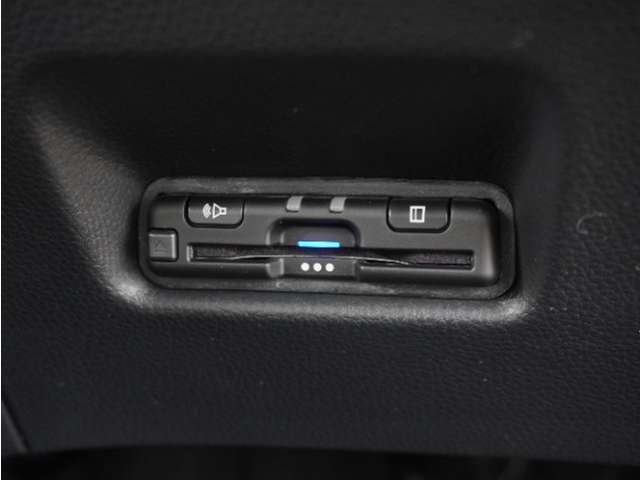 今や必需品の◆ETC車載器　装備車◆　有料道路を利用する際にスムースに通過でき、わずらわしい料金支払いから開放されます！