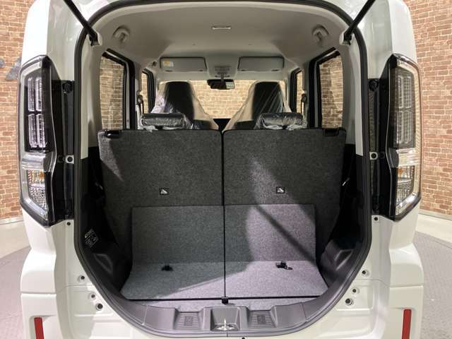■充実のアフターサービス■　車の販売はもちろん、自社整備工場・自社鈑金工場・オイル交換＆点検専門店舗を完備しておりますので納車後もお客様のカーライフをトータルでサポートいたします。