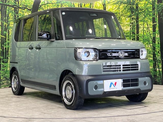 大好評のボディコーティング「弾スプラッシュコート」もご納車までに施工可能。通常のガラスコートと異なる、耐久年数6年の無機質ガラスコーティングが、ボディをキレイな状態に保ってくれます。