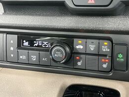【シートヒーター】寒い日に重宝するシートヒーター！エアコンより早く温まってくれるので寒がりの人も安心ですね♪エアコンの温風は乾燥するから苦手、という方にもをおすすめです。