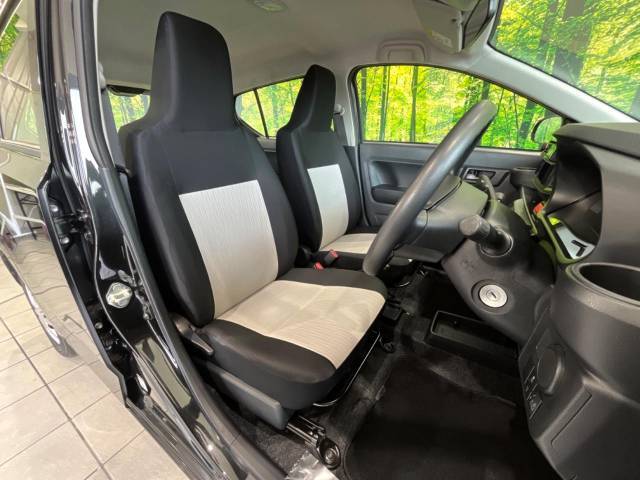 運転席シート廻りは使用感も少なく、良好な状態となっています。丁寧に使われていたことがよくわかりますね。
