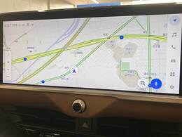 【純正ナビ】一体感のあるナビは、高級感ある車内を演出してくれます。Bluetooth再生などオーディオ機能も充実しておりますので、運転もより楽しめます♪