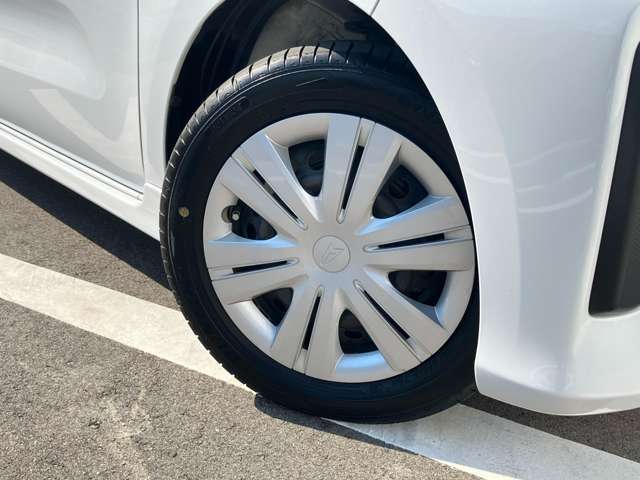 純正のフルホイールキャップはデザインもおしゃれです。