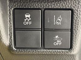 【ホンダセンシング】走行中に前方の車両等を認識し、衝突しそうな時は警報とブレーキで衝突回避と被害軽減をアシスト。より安全にドライブをお楽しみいただけます。