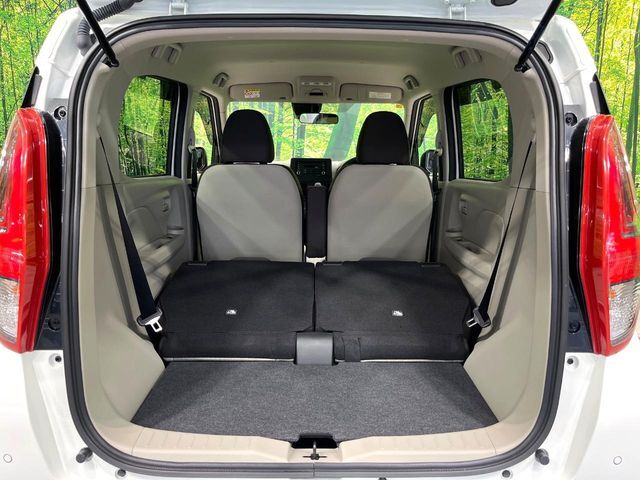 普段のお買い物や通勤、送迎等に十分な荷室スペースを確保しております。セカンドシートを倒すと、大きな荷物の積載も可能です♪