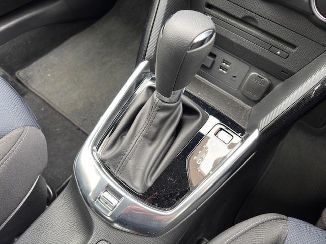 納車前に内外装のクリーニングをいたします。各種コーティング（別途有料）もご用意しておりますので、是非ご相談ください。